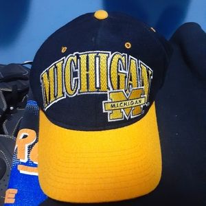 Vintage Starter Michigan Wolverines Snapback Curve